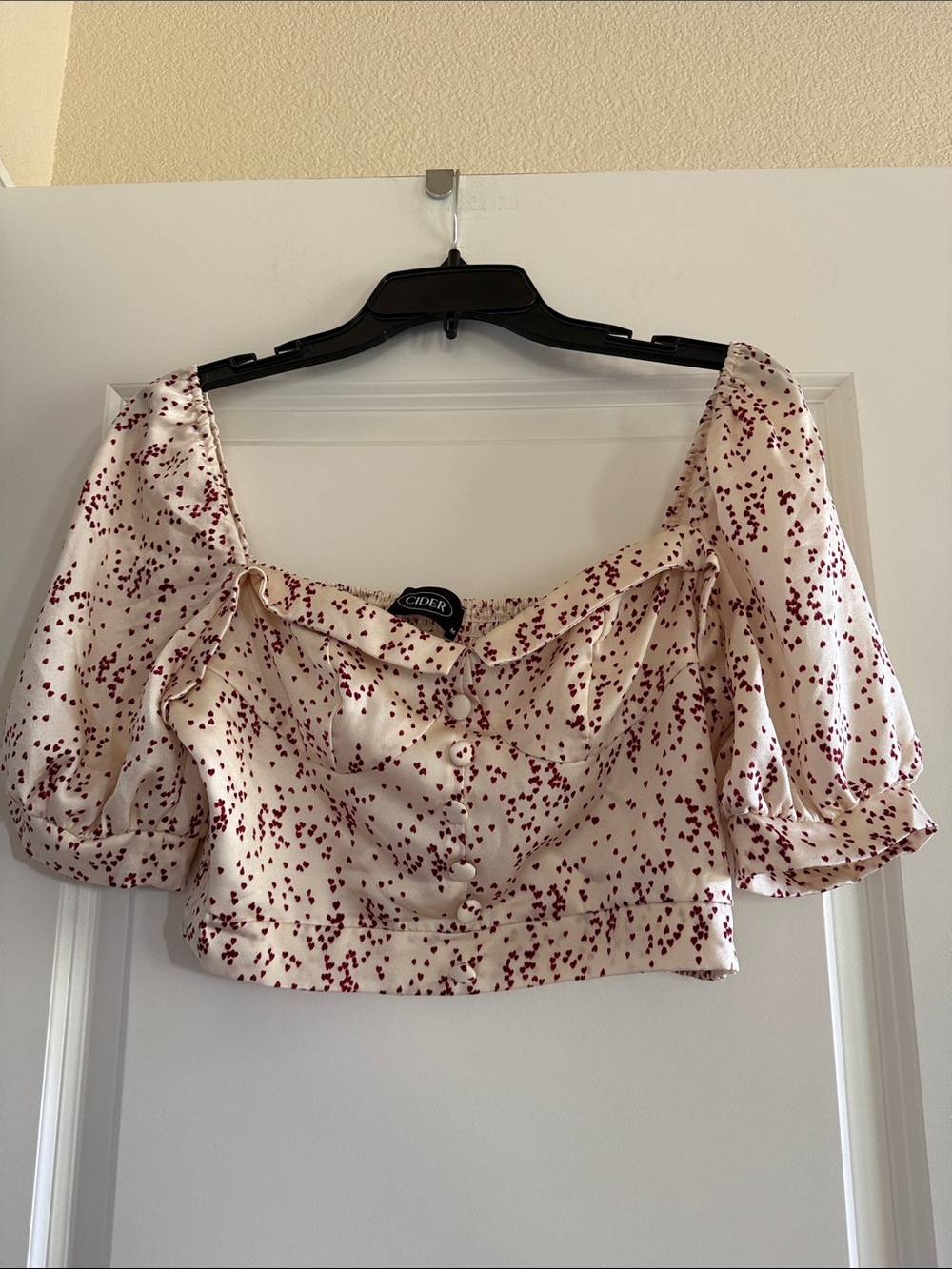 Cider Cream Puff-Sleeve Crop Top with Burgundy Heart Print, Sz M.